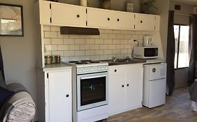Cute Private Studio Flat With Aircon!